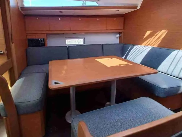 Charter a Dufour Dufour 430 in Rodi Garganico on Samboat