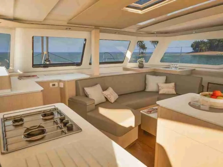 Charter a Fountaine Pajot Fountaine Pajot FP 41 Quatuor 4 in Rodi Garganico on Samboat
