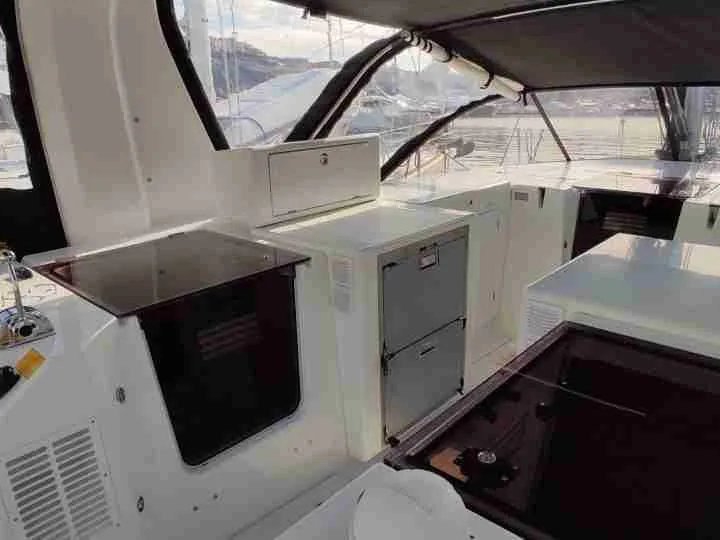 Hire Sailboat with or without skipper Jeanneau Agropoli