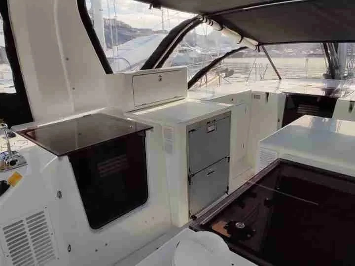 Hire Sailboat with or without skipper Jeanneau Agropoli