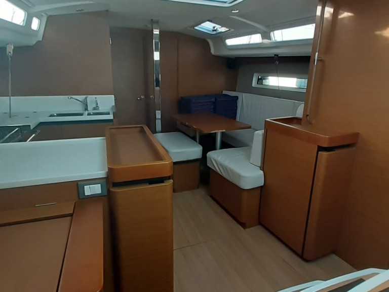 Hire a Jeanneau Sun Odyssey 440 Portisco