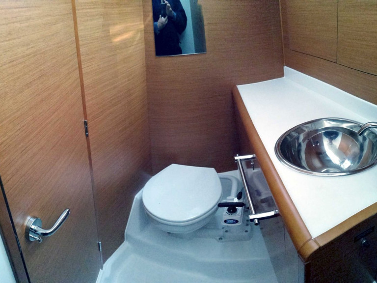 Jeanneau Sun Odyssey 449 charter bareboat or skippered in  Agropoli