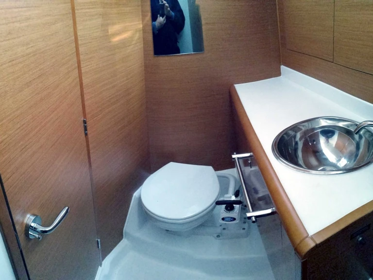 Jeanneau Sun Odyssey 449 charter bareboat or skippered in  Agropoli