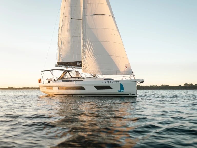 Charter a Dufour Dufour 44 in Rostock on Samboat