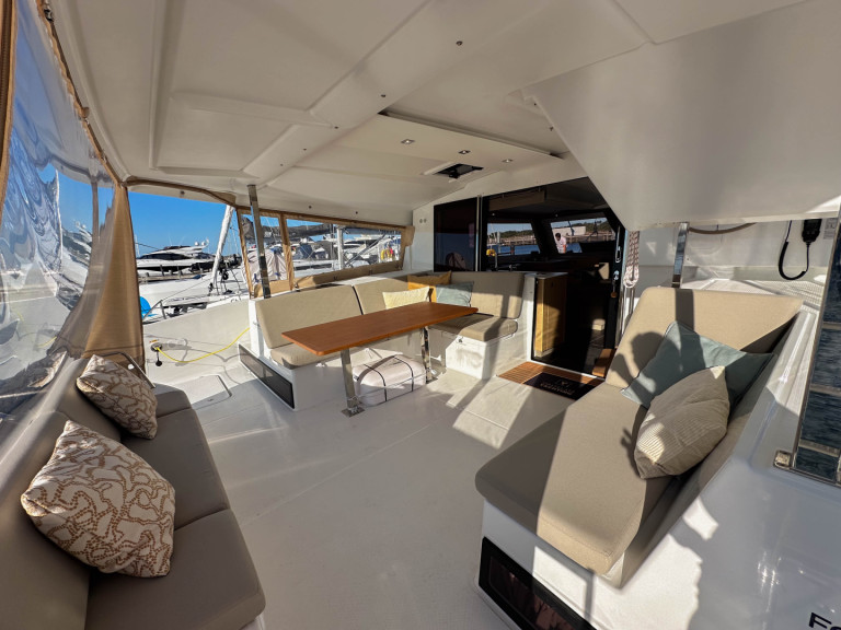 Hire Catamaran Fountaine Pajot with a boat licence
