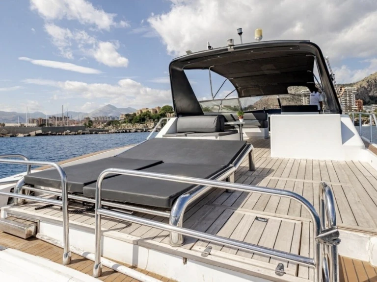 Hire a Leopard Catamarans / Robertson & Caine Leopard 23 - 3 + 1 cab. Milazzo