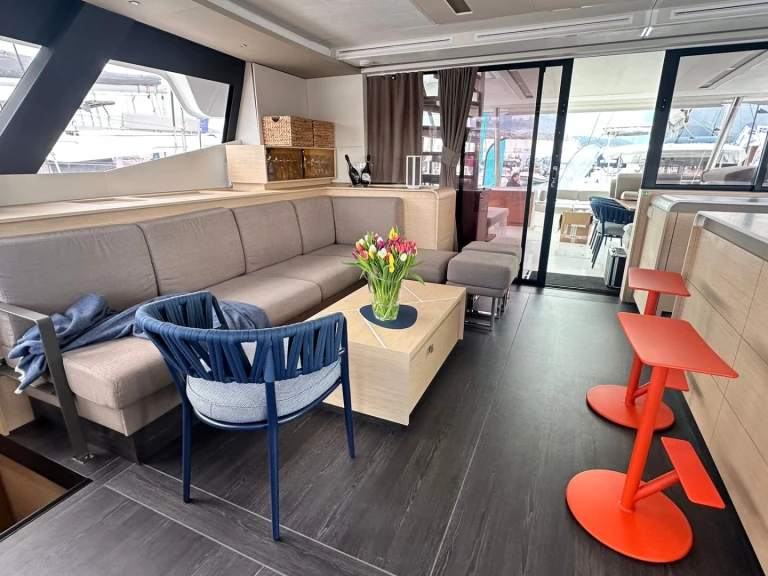 Catamaran hire in Procida - Fountaine Pajot Fountaine Pajot Samana 59 - 6 + 2 cab