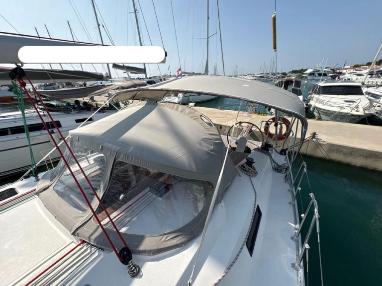 Hire Sailboat Bavaria with a boat licence