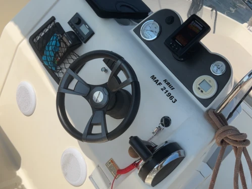Hire Motorboat Quicksilver with a boat licence