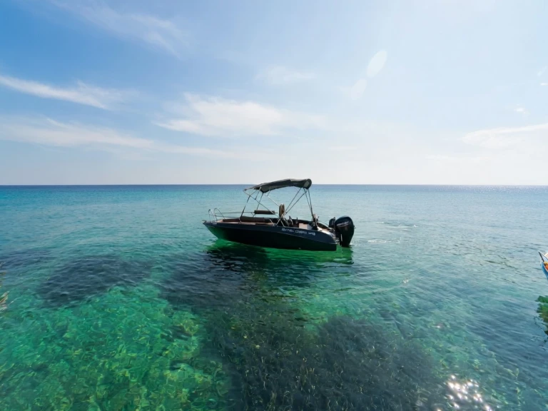 Hire Motorboat with or without skipper Isatek Cobra Mílos