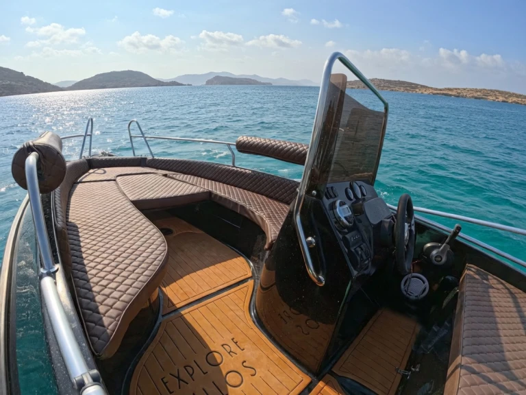Hire Motorboat Isatek Cobra with a boat licence