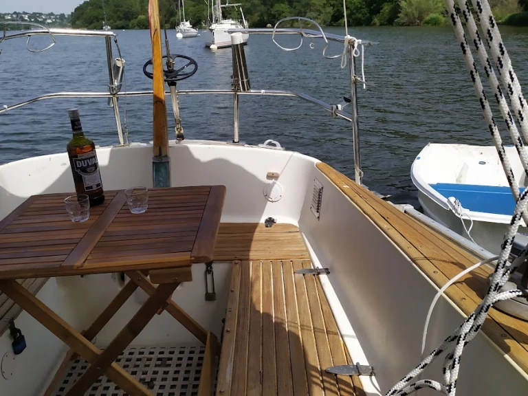 Charter a Wauquiez Centurion 32 in Arzal on Samboat