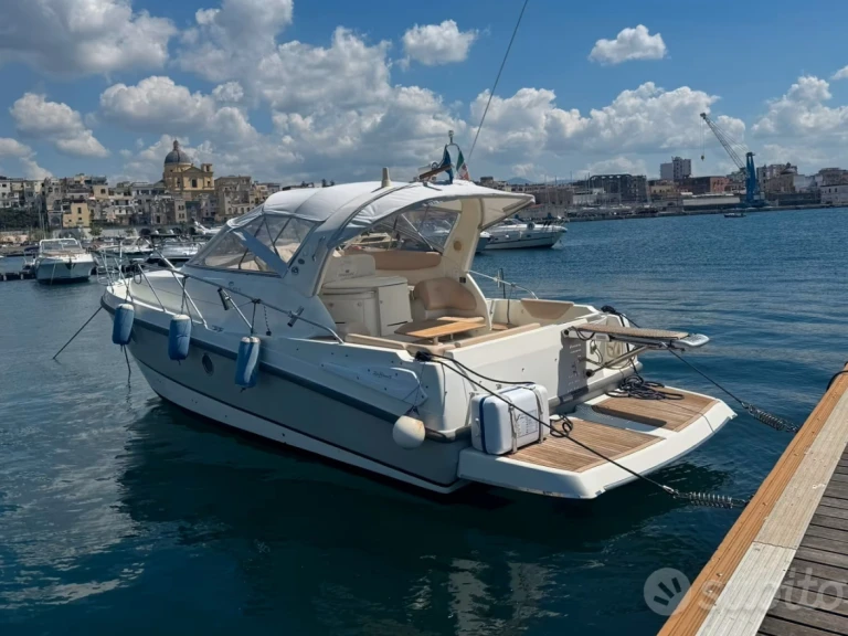 Charter a Cranchi Zaffiro 32 in Gaeta on Samboat