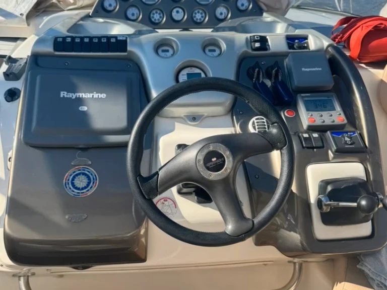 Hire a Cranchi Zaffiro 32 Gaeta