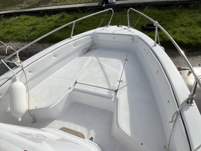 Charter a Bellingardo Sea Ghost in Lavena Ponte Tresa on Samboat