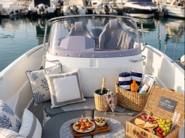 Hire Motorboat AQUA with a boat licence