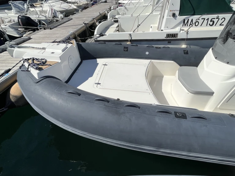 Yacht hire Marseille cheap Tempest 700
