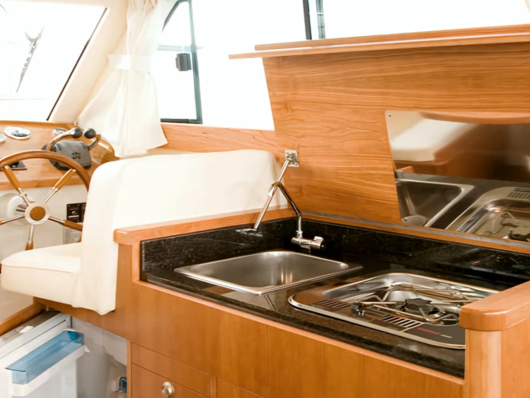 Yacht charter Puerto Marina Benalmadena - Starfisher 840 on SamBoat