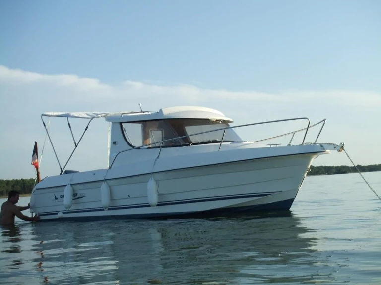 Charter a Quicksilver Quicksilver 670 Week-End in Lanton on Samboat