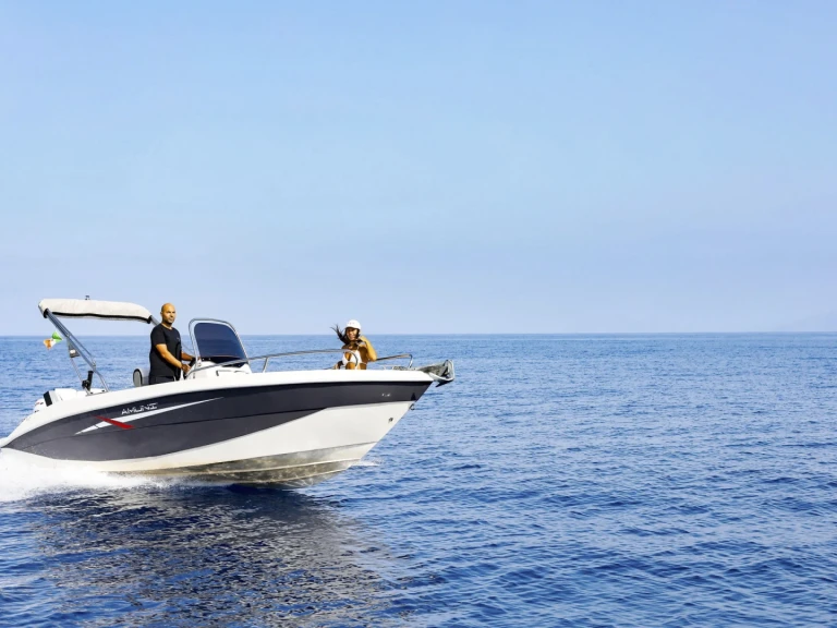 Motorboat to hire Taormina at the best price