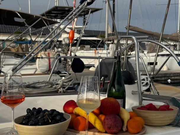 Hire Sailboat Bavaria with a boat licence