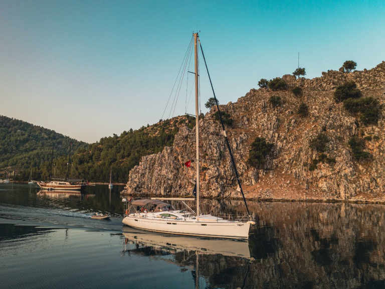 Hire Sailboat with or without skipper Jeanneau Fethiye