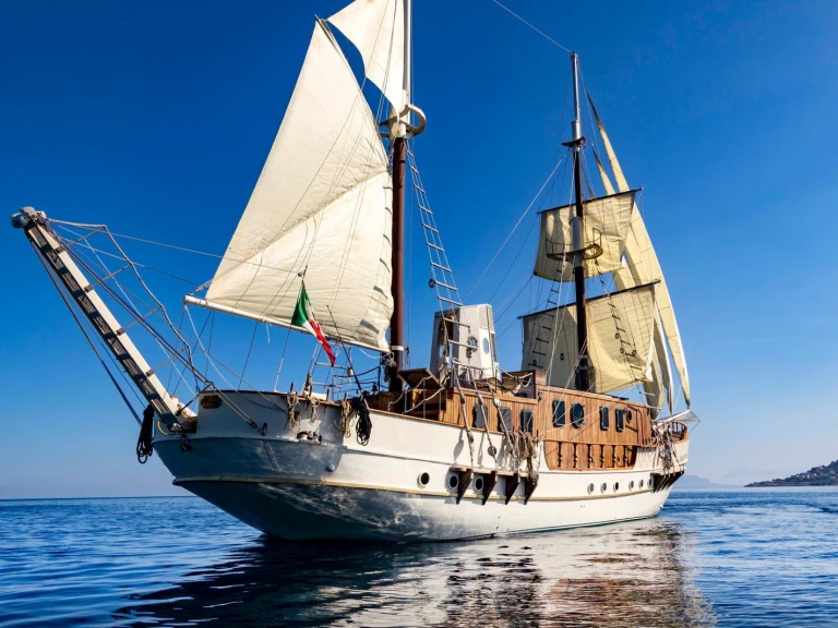 Sailboat hire in Capo d'Orlando -  Gulet