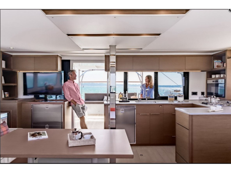 Hire Catamaran Lagoon with a boat licence