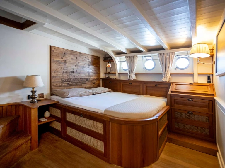 Hire Sailboat  with a boat licence