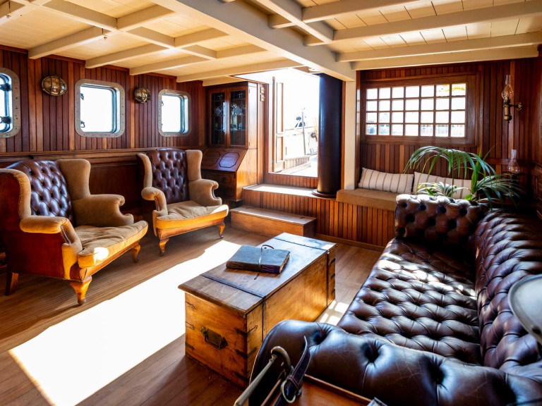 Sailboat to hire Capo d'Orlando at the best price