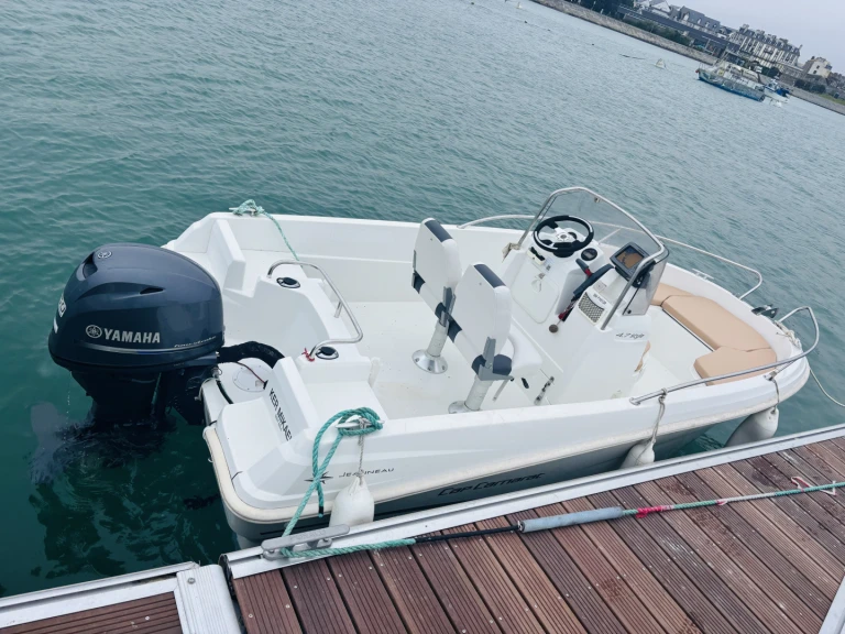 Yacht hire Saint-Malo cheap Cap Camarat 4.7 Style