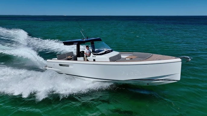 Motorboat to hire Gouvia at the best price