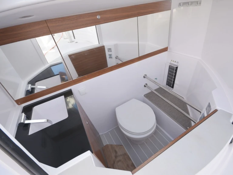 Motorboat hire in Corfu - Axopar Axopar 28 T-Top