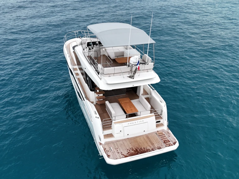 Hire Motorboat Prestige with a boat licence