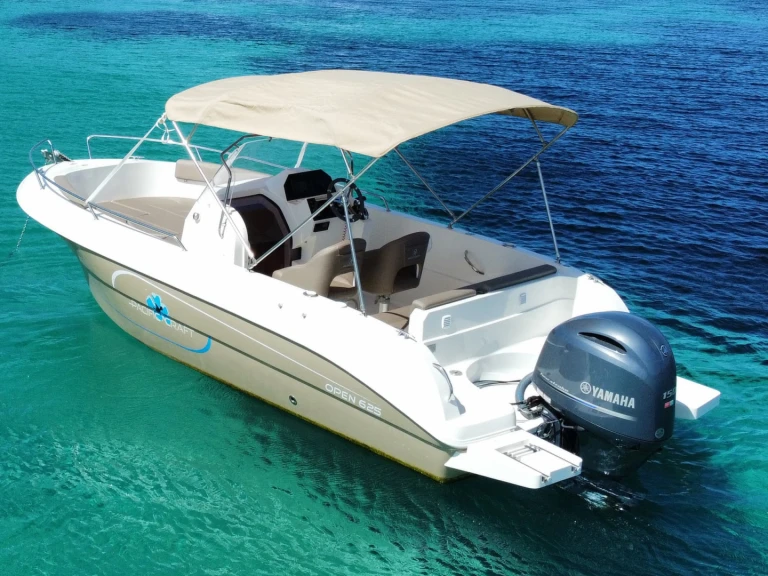 Charter a Pacific Craft Pacific Craft 625 Open in Sant Antoni de Portmany on Samboat