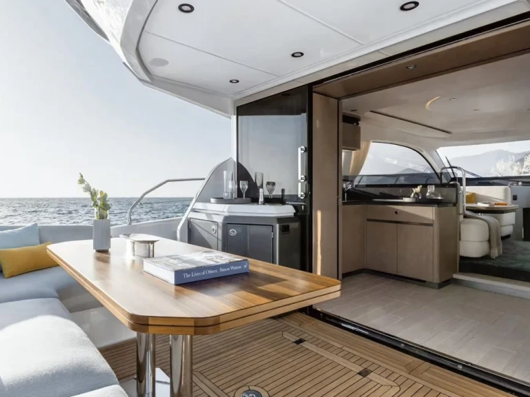 Luxury Yacht hire in Porto Villa San Giovanni - Azimut Azimut 53 Fly