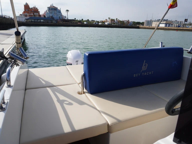 Charter a Bey Yacht Bey 18 in El Puerto de Santa María on Samboat