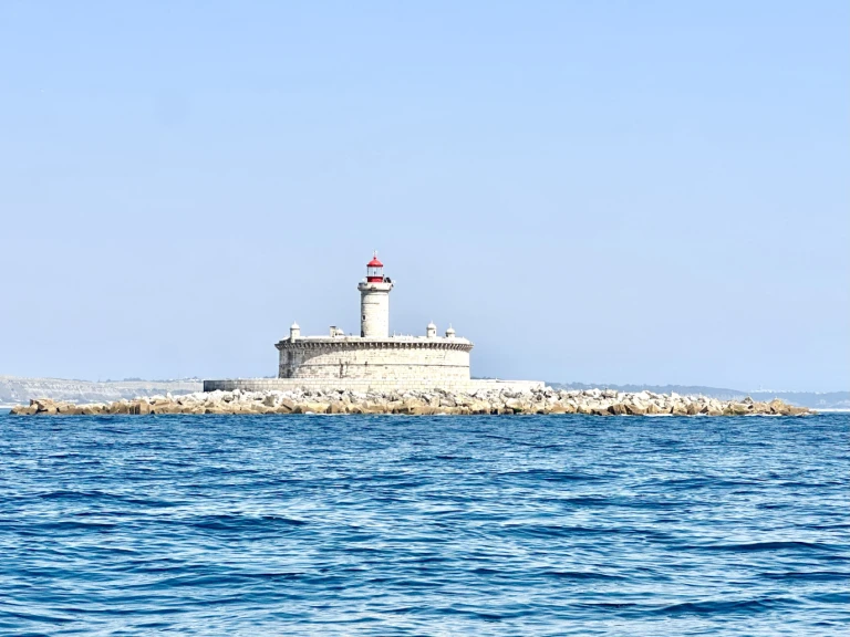 Sea-Doo GTI SE 170 AUDIO charter bareboat or skippered in  Cascais