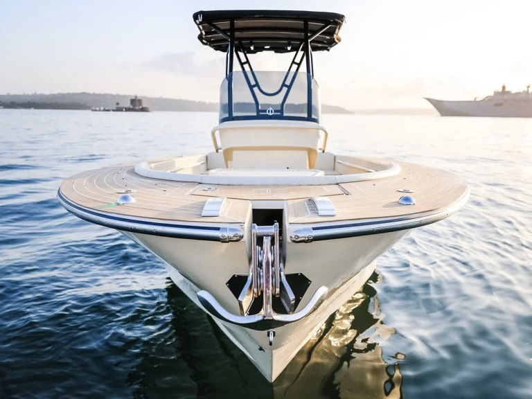 Hire a Lilybaeum Levanzo 25 Cascais