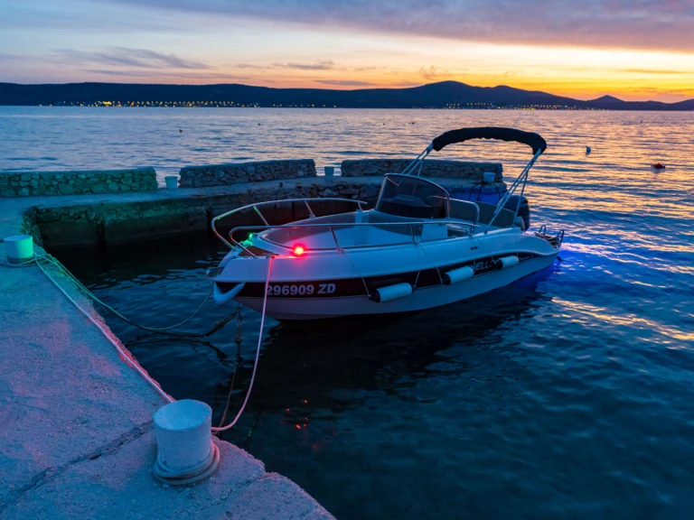 Motorboat to hire Sveti Filip i Jakov at the best price