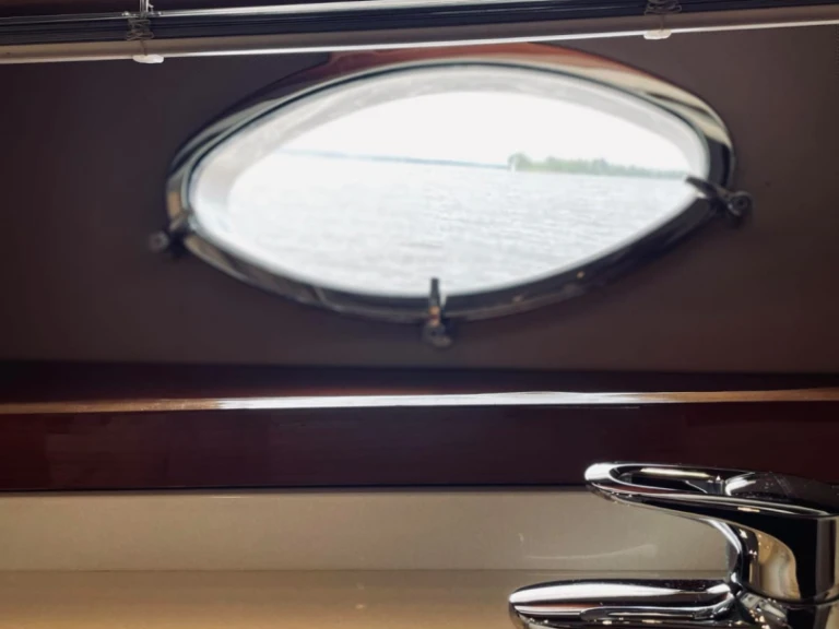 Hire a Princess Princess V53 Makarska