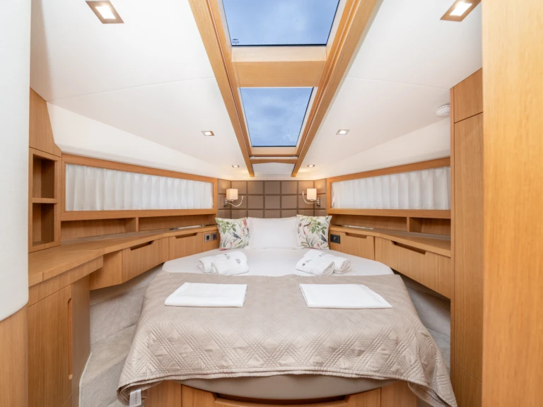 Motorboat to hire Makarska at the best price