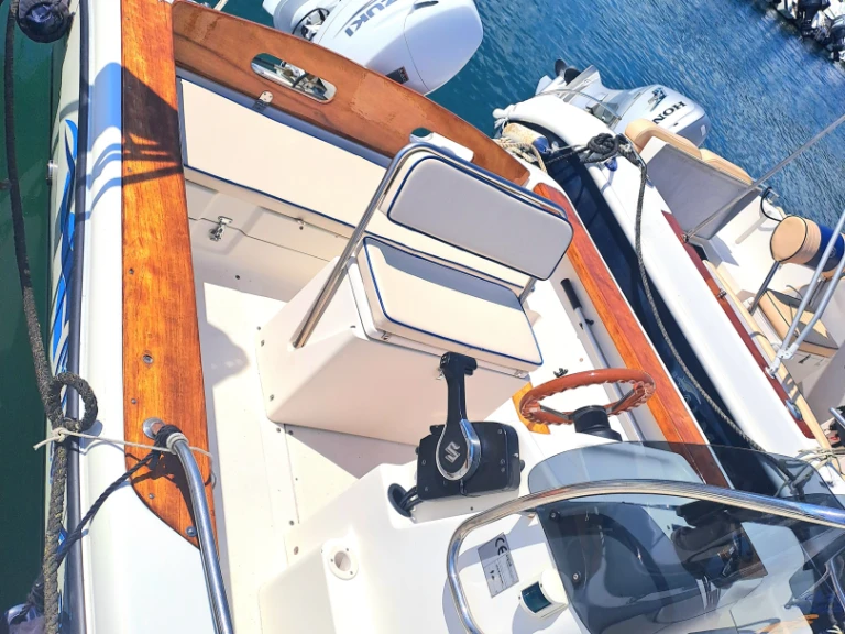 Yacht charter La Spezia - Ranieri Azzura on SamBoat