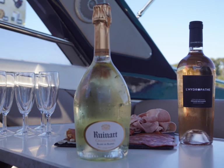 Yacht hire Cannes cheap Tomahawk 37