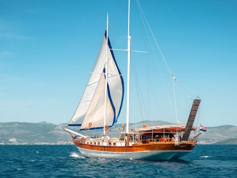 Sailboat to hire Marina (City) at the best price