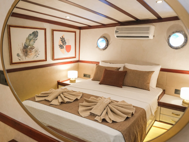 Hire Sailboat  with a boat licence