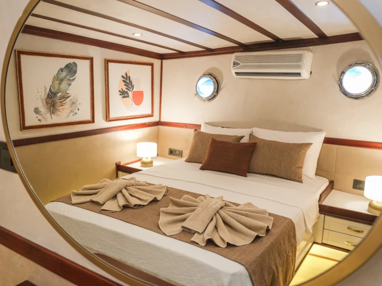 Hire Sailboat  with a boat licence