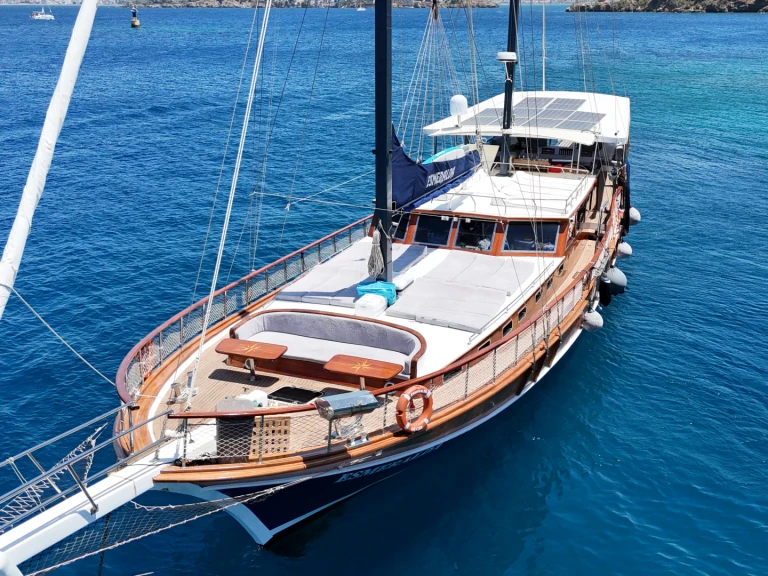 Hire Sailboat  with a boat licence