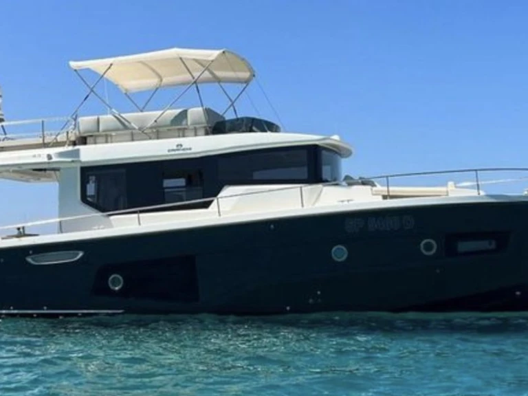 Hire Luxury Yacht with or without skipper Cranchi Sardinia