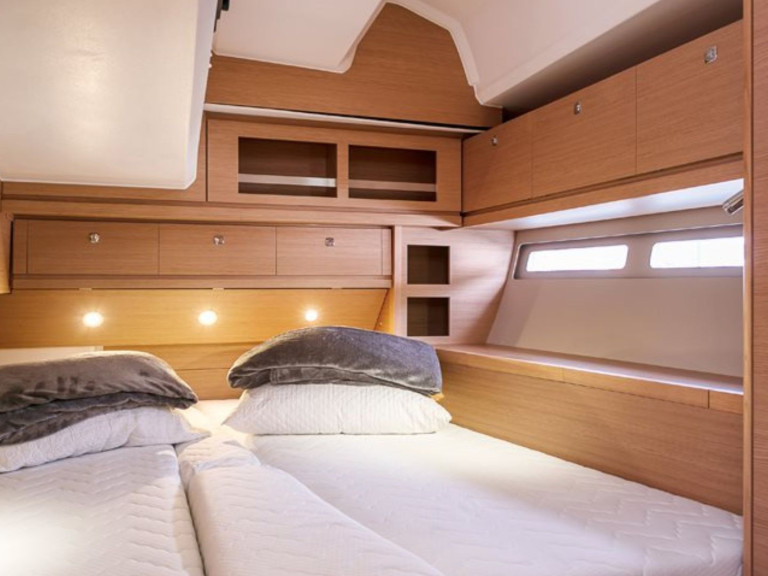 Sailboat to hire Capo d'Orlando at the best price